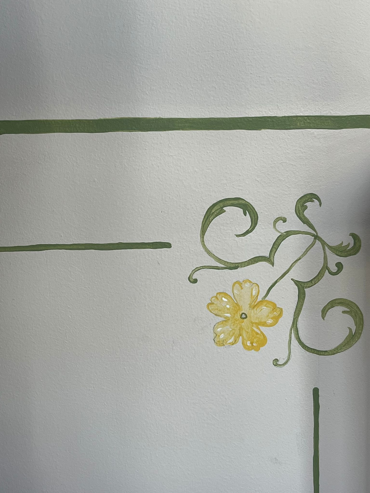 Mural peint à la main · fleur jaune · arabesque